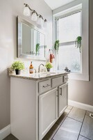 Jungle Aura | Accessible bathroom