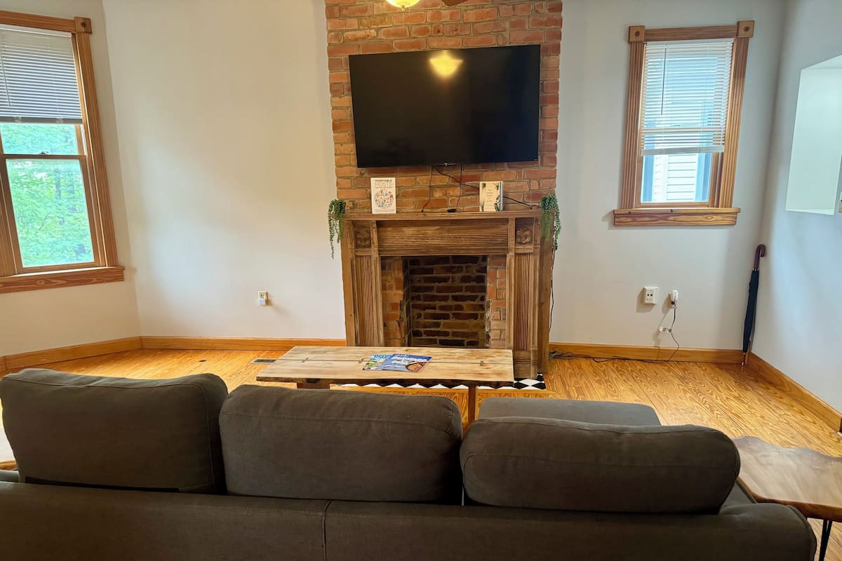 55-Zoll-Smart-TV mit Digitalempfang, Netflix, Hulu