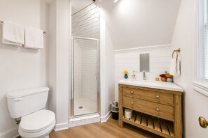 Unclassified image, 5 of 127, button - Jungle House Boutique Lofts – Downtown Columbus & Short North (Columbus)
