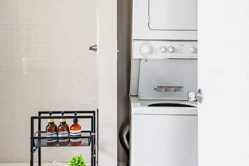Casa exclusiva, para no fumadores | Baño | Regadera tipo lluvia y amenidades de baño ecológicas
