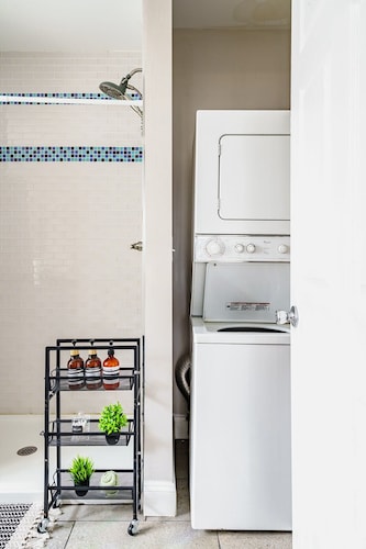Jungle House Boutique Lofts – Downtown Columbus & Short North