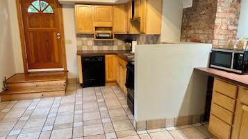 Jungle Cabin | Private kitchen | Full-sized fridge, microwave, oven, stovetop