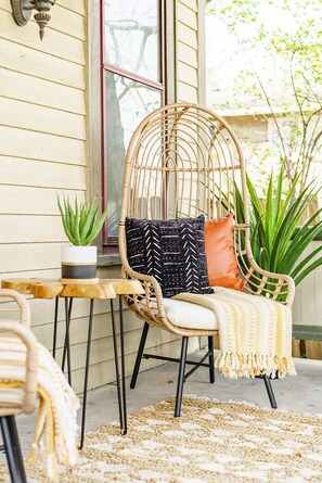 Jungle Aura | Terrace/patio - Jungle House Boutique Lofts – Downtown Columbus & Short North (Columbus)
