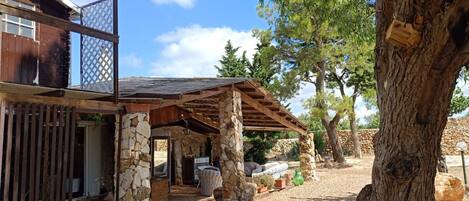 Vista frontal de la propiedad