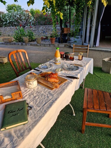 Maison d'hôte - 'Nature D'Art' avec piscine privée, terrasse privée et Wi-Fi