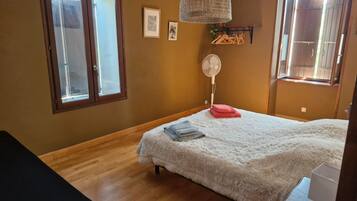 2 chambres, fer et planche Ă  repasser, Wi-Fi, draps fournis