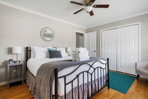 3 bedrooms, iron/ironing board, internet