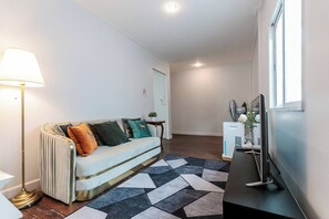 House, 2 Bedrooms | Living area - Charming 2-storey House in Bang Son, Bangkok (Bangkok)