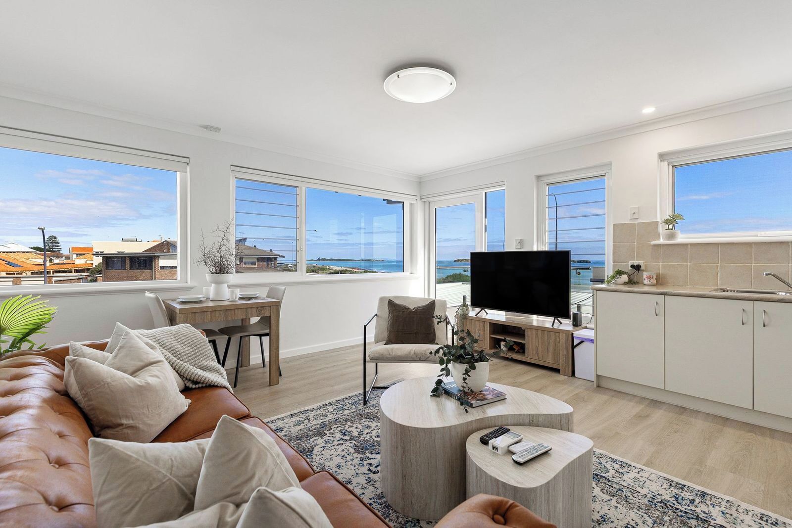 Sea View Retreat - Spot Dolphins - Rockingham