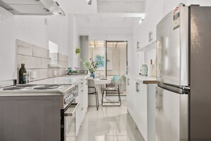 Fridge, microwave, oven, stovetop