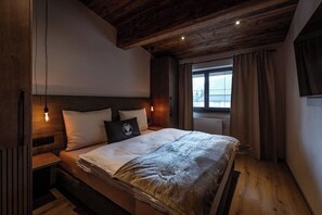 2 bedrooms, in-room safe, travel cot, free WiFi