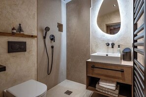 Dusche, Haartrockner, Handtücher, Seife