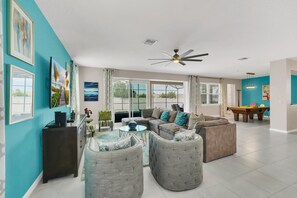 TV, tavolo da calcetto, studio