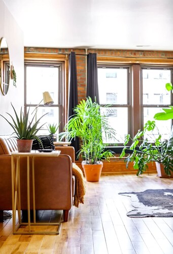 Prime Location Top Rated Clean Parking Free