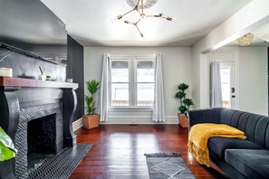 2 bedrooms, Internet - Over 4 500 Reviews Prime Location Parking (Columbus)