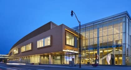 Urban Jungle Prime Location Parking Free Pet