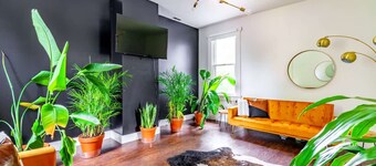 Prime Location Top Rated Clean Parking Free