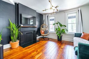 House | 2 bedrooms, Internet - Short North Convention King Bed Parking Free (Columbus)