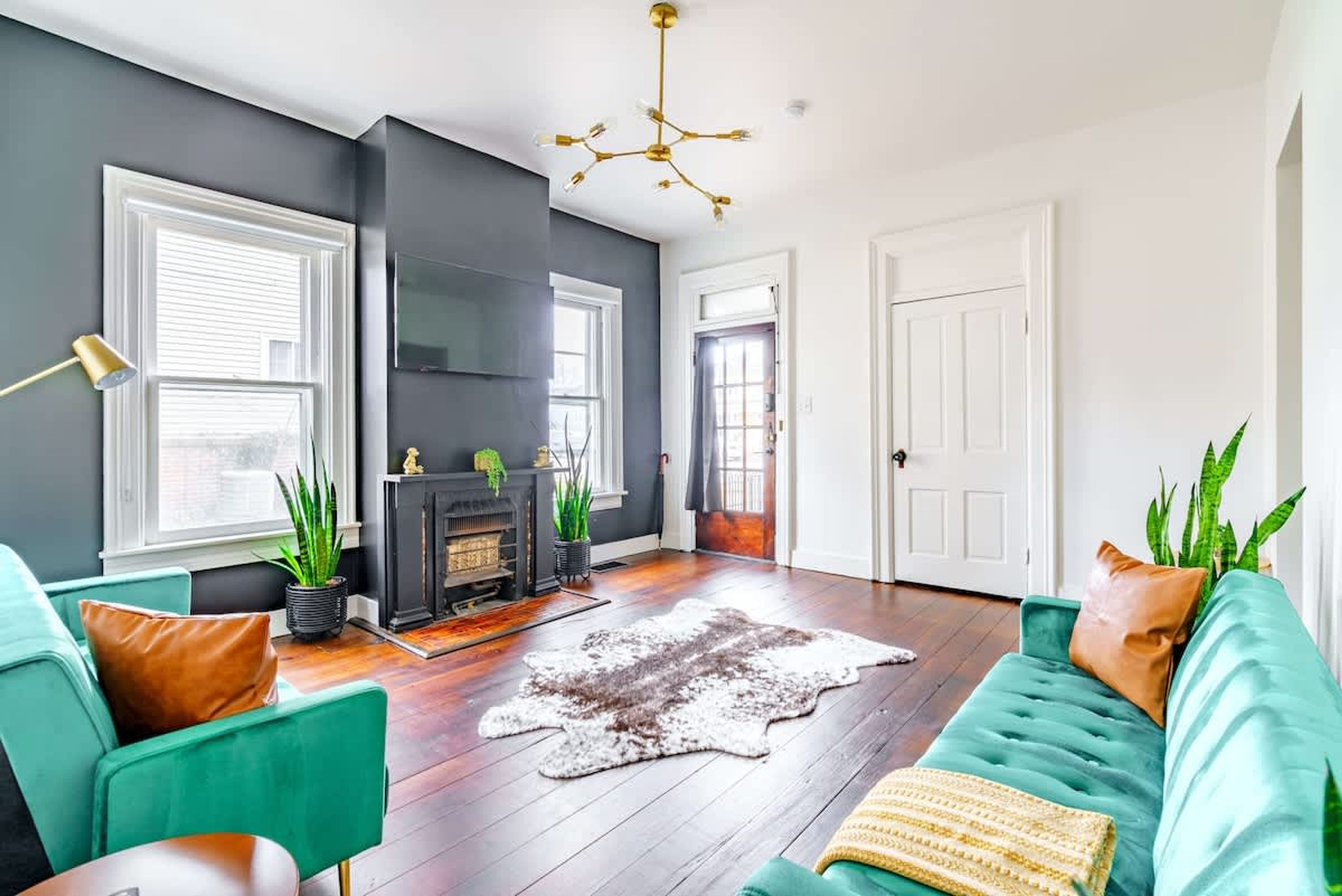 House | 3 bedrooms, desk