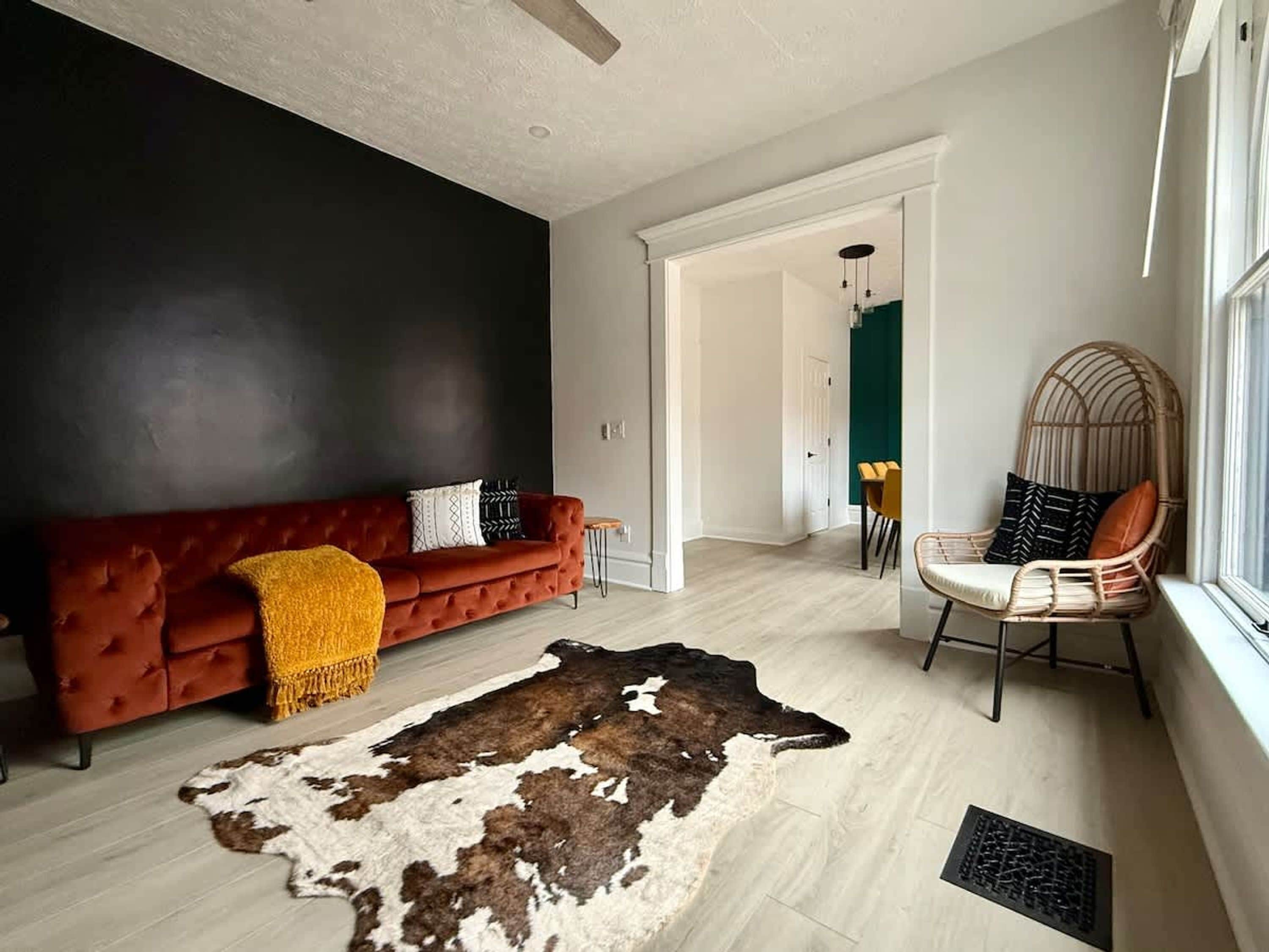 House | 4 bedrooms, desk