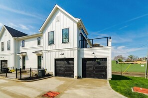 Hus | 3 sovrum, skrivbord och internet