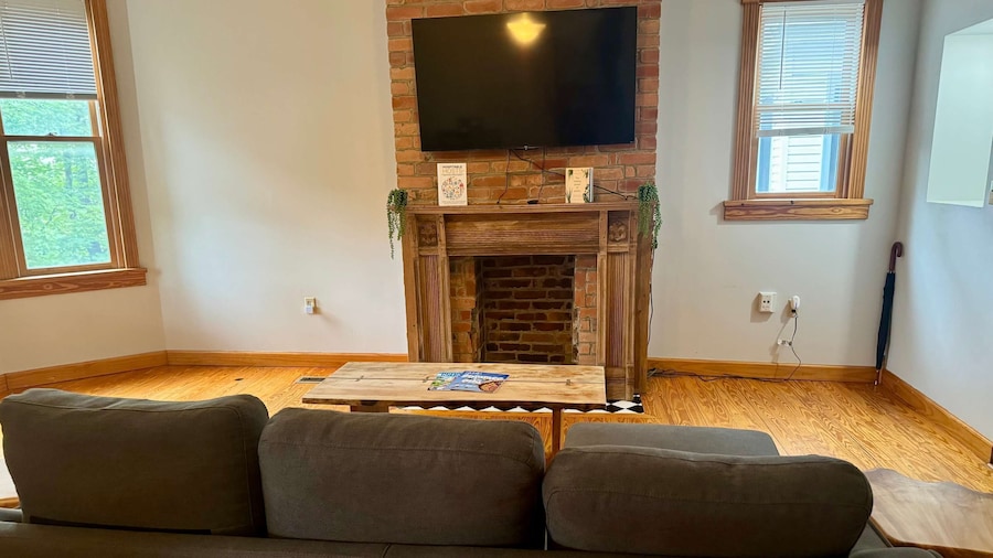 Free Parking - Prime Location - Downtown