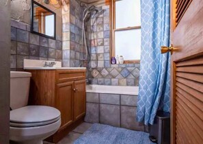 2 bedrooms, desk, Internet - Free Parking - Prime Location - Downtown (Columbus)