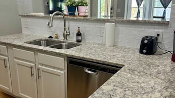 House | 5 bedrooms, Internet