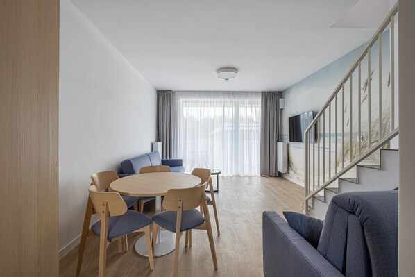 Deluxe Apartment, Mezzanine