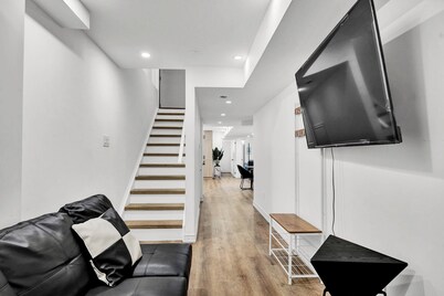 Stylish 2BR Suite in Markham