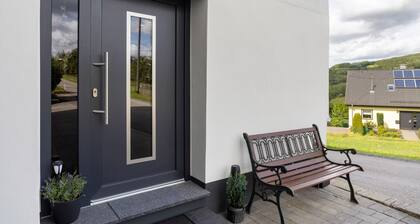 Ferienwohnung 'Christa' mit Bergblick, privater Terrasse und WLAN