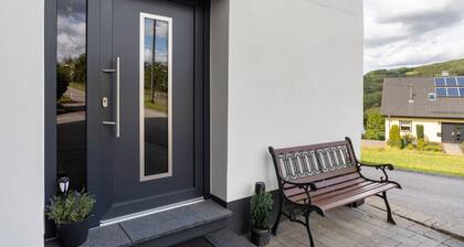 Ferienwohnung 'Christa' mit Bergblick, privater Terrasse und WLAN