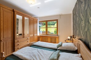 2 bedrooms, WiFi, bed sheets