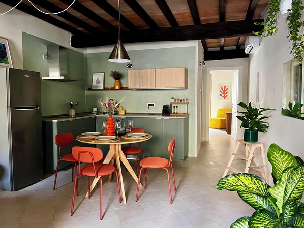 Mikrowelle, Ofen, Herdplatte, Geschirrspüler