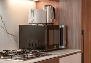 Coffee/tea maker, fridge, microwave, oven