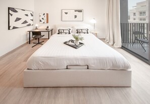 Iron/ironing board, free WiFi, bed sheets - Stylish Studio in Hamilton House (Dubai)