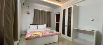 Veu Ragamalika Apartment with Fully Equipped Kitchen, Balcony & Caretaker