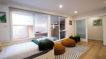 3 habitaciones, escritorio, tabla de planchar con plancha y wifi gratis