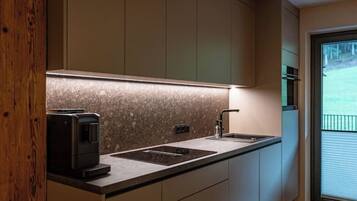 Kühlschrank, Ofen, Herdplatte, Geschirrspüler