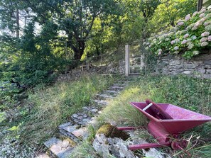 Property grounds - Flowery villa: family home, veranda and garden (Tende)
