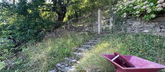 Villa in bloom: family home, veranda and garden