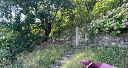 Villa in bloom: family home, veranda and garden