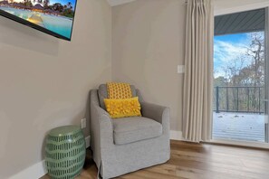 Televisio, pöytäjalkapallopöytä, työhuone