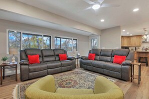 Televisio, pöytäjalkapallopöytä, työhuone