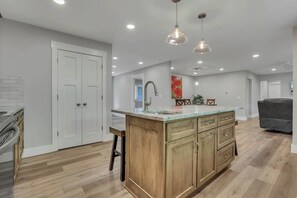 Interior - The Golden Retreat| 2 Master Suites| Remodeled (Newark)