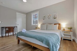 4 bedrooms, desk, travel cot, WiFi