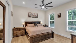 4 bedrooms, desk, free WiFi, bed sheets