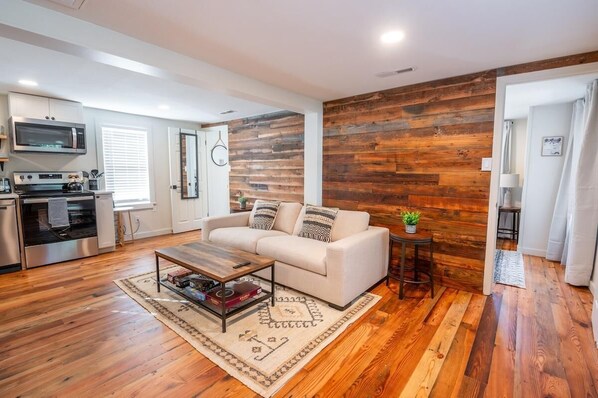 TV - Heart of Park Circle - 2 Bedroom (North Charleston)