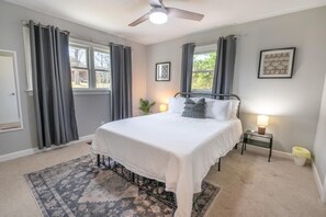 4 bedrooms, iron/ironing board, Internet, bed sheets