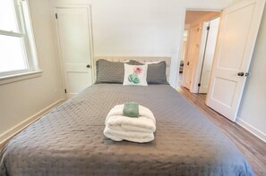 Iron/ironing board, internet, bed sheets